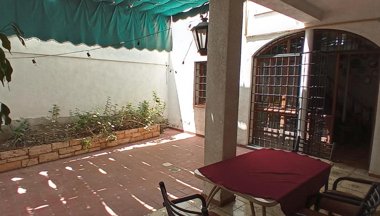 Hostel Casteleyhost ميندوزا المظهر الخارجي الصورة