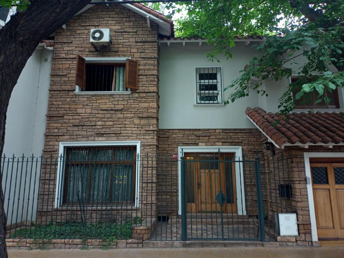 Hostel Casteleyhost ميندوزا المظهر الخارجي الصورة